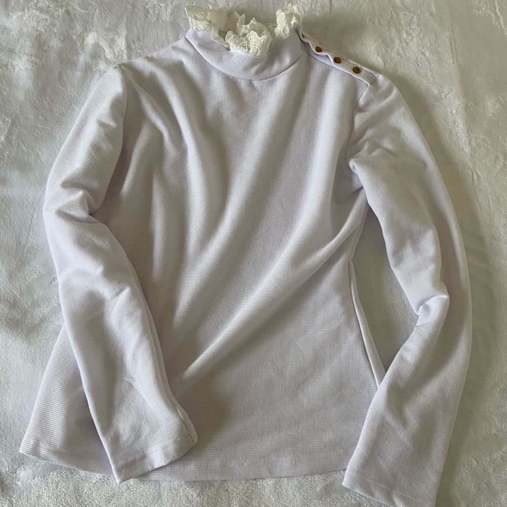 White long sleeve top!🤍